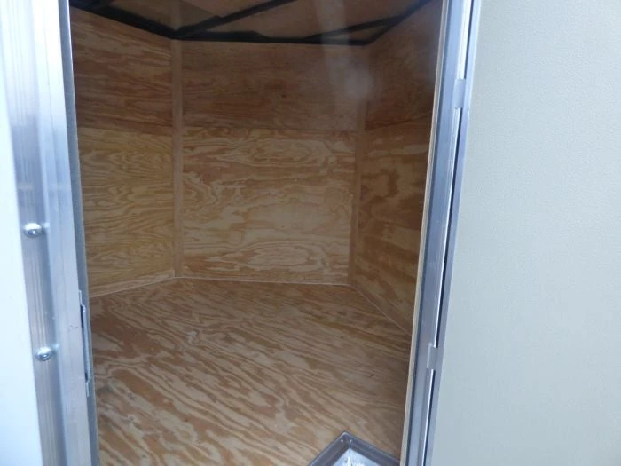 SLE Enclosed Trailers Enclosed Trailer 8.5' X 20' White 3500lb Axles - Cargo Hauler Storage 6 SLE Enclosed Trailers Enclosed Trailer 8.5' X 20' White 3500lb Axles - Cargo Hauler Storage - Image 4